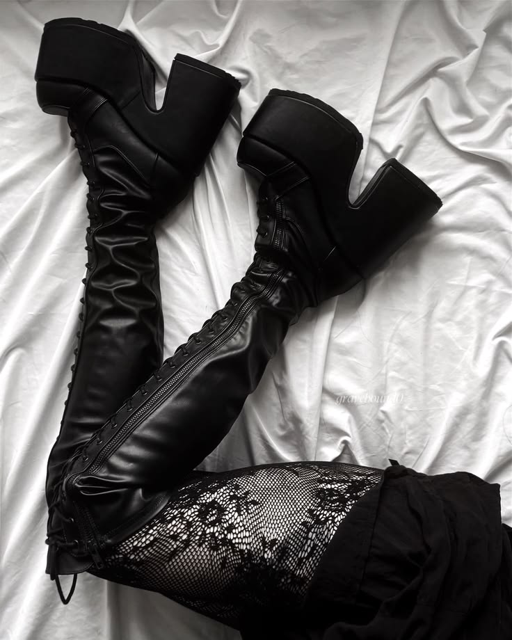 Glitch platform boots